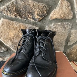 Doc Martens Distressed Black 7.5
